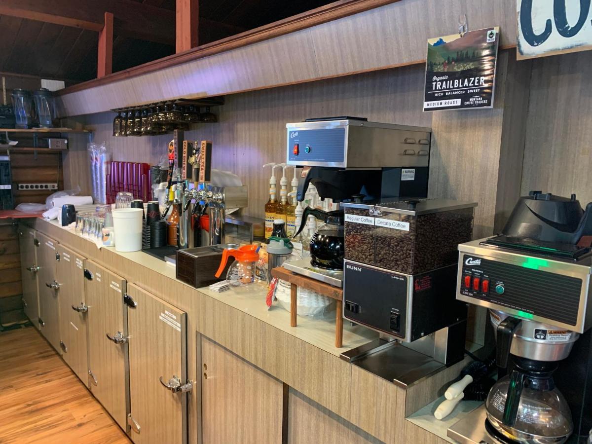 Glacier Haven Inn Pinnacle Екстериор снимка